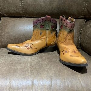 NWOT Laredo Women’s Cowboy boots